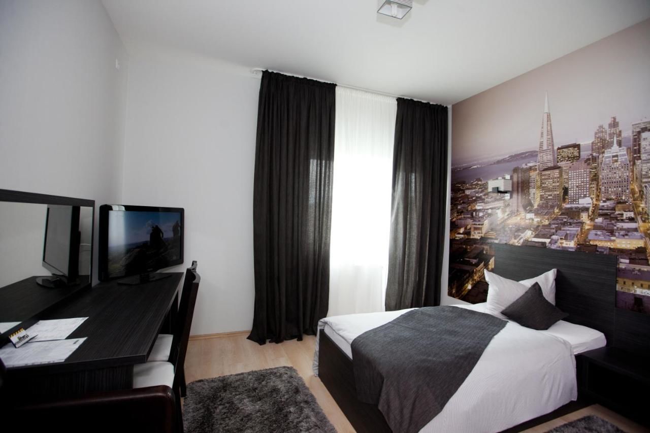 Отель Hotel Sheriff Бистрица-15
