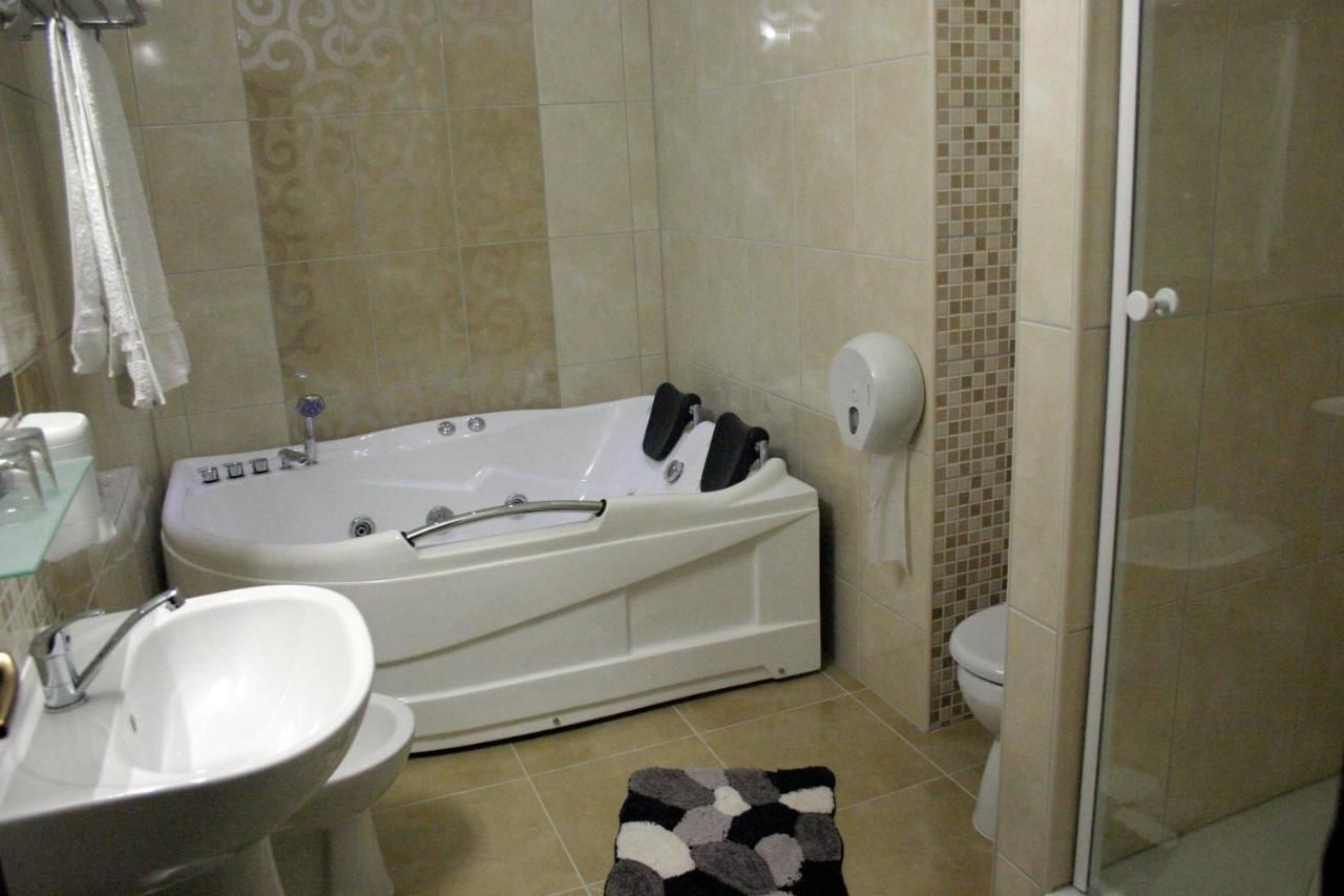 Отель Hotel Sheriff Бистрица