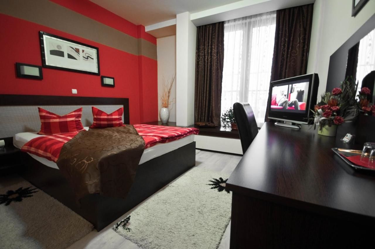 Отель Hotel Sheriff Бистрица