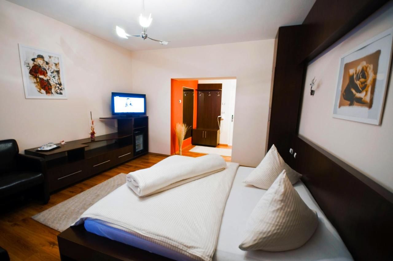 Отель Hotel Sheriff Бистрица