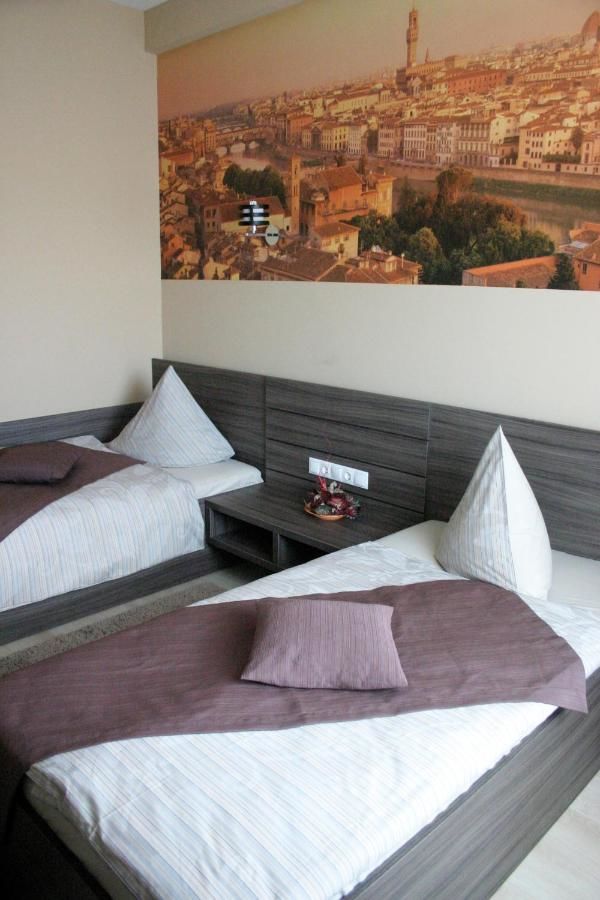 Отель Hotel Sheriff Бистрица