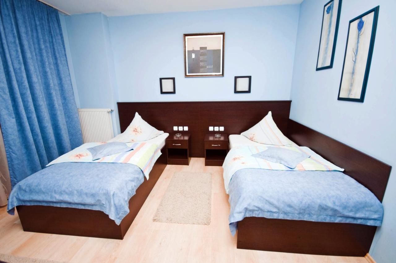 Отель Hotel Sheriff Бистрица