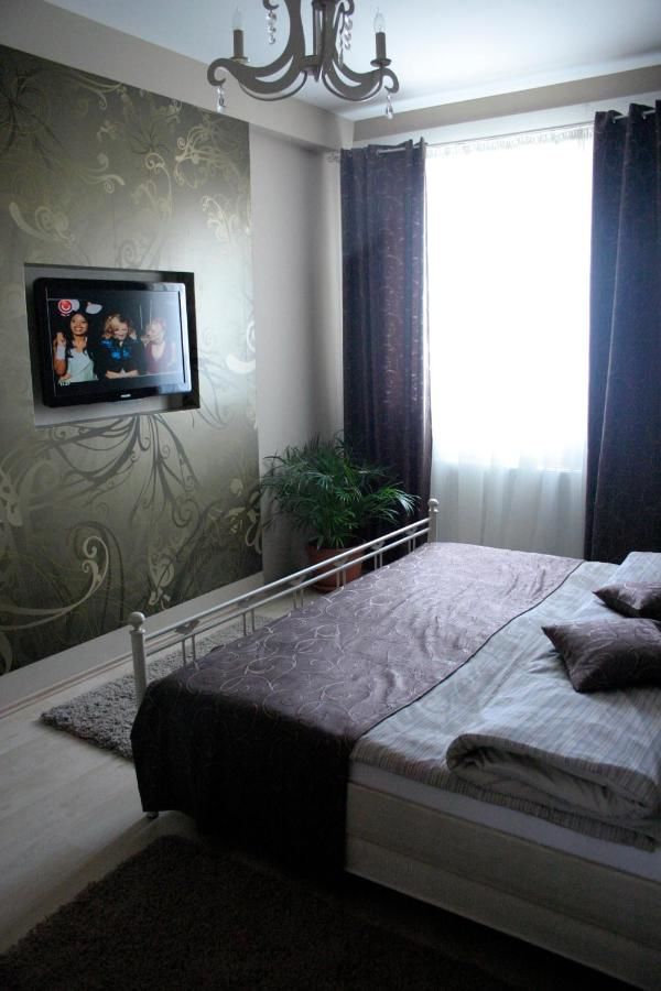 Отель Hotel Sheriff Бистрица