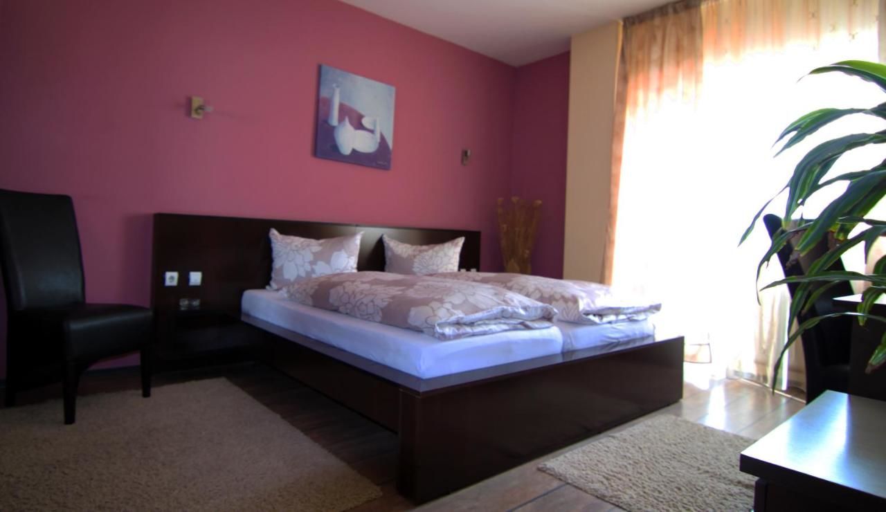 Отель Hotel Sheriff Бистрица