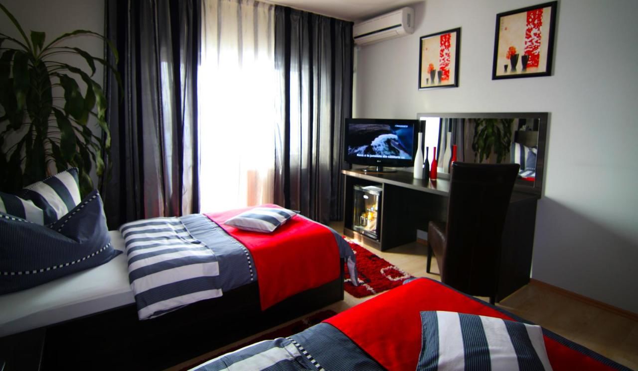 Отель Hotel Sheriff Бистрица