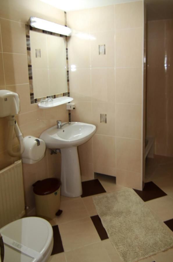 Отель Hotel Sheriff Бистрица-45