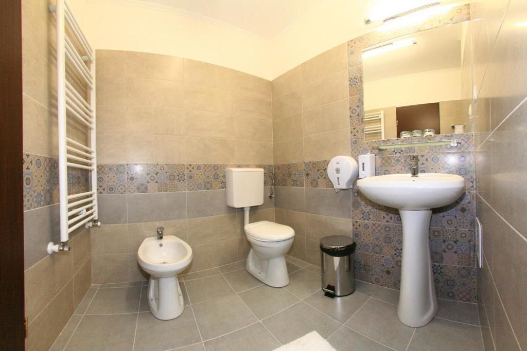 Отель Hotel Sheriff Бистрица