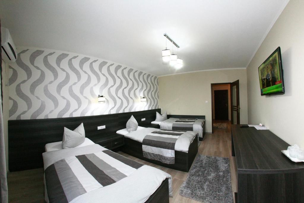 Отель Hotel Sheriff Бистрица