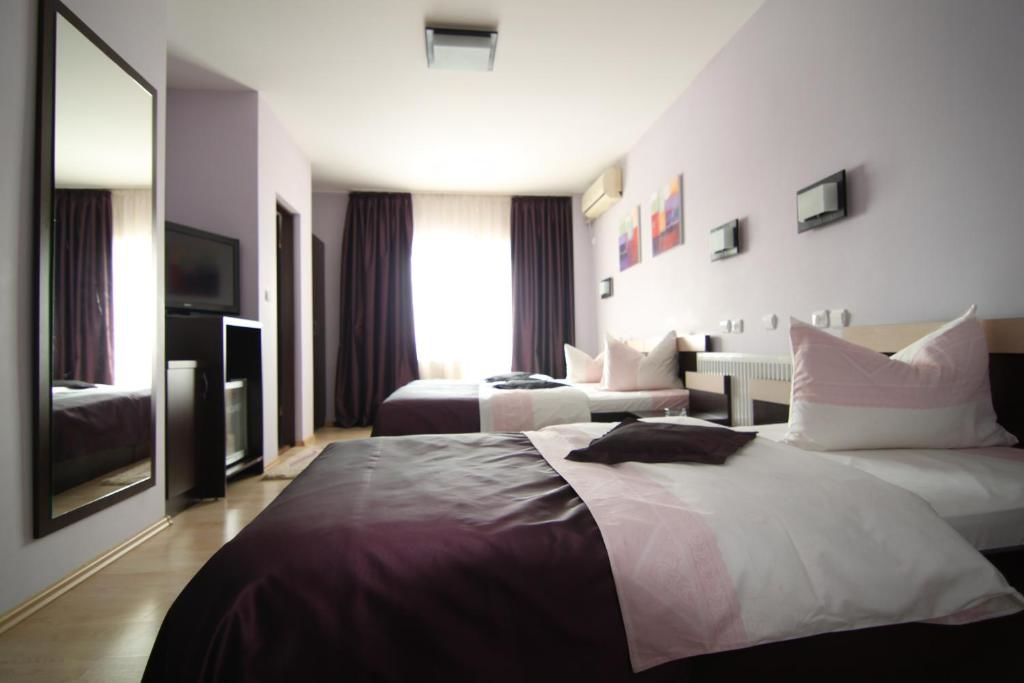 Отель Hotel Sheriff Бистрица