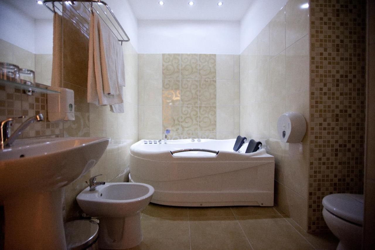 Отель Hotel Sheriff Бистрица-11